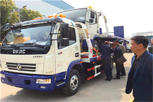 江阴汽车道路救援拖车价格
